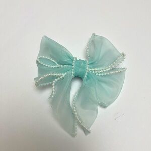 ♥️ FREE with any purchase 🙏🏽 pre loved ⚜️🩵⚜️ gorgeous blue bow hair clip